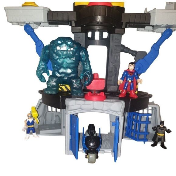Imaginext DC Super Friends Batman Batcave Playset With Figures & Accessories - Picture 6 of 8